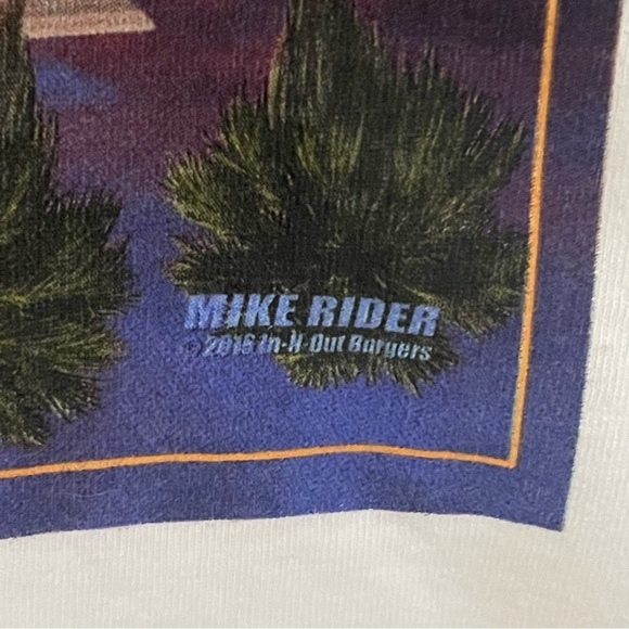 In-N-Out Burger California Classic Car Graphic white T-Shirt Size small - Picture 3 of 9